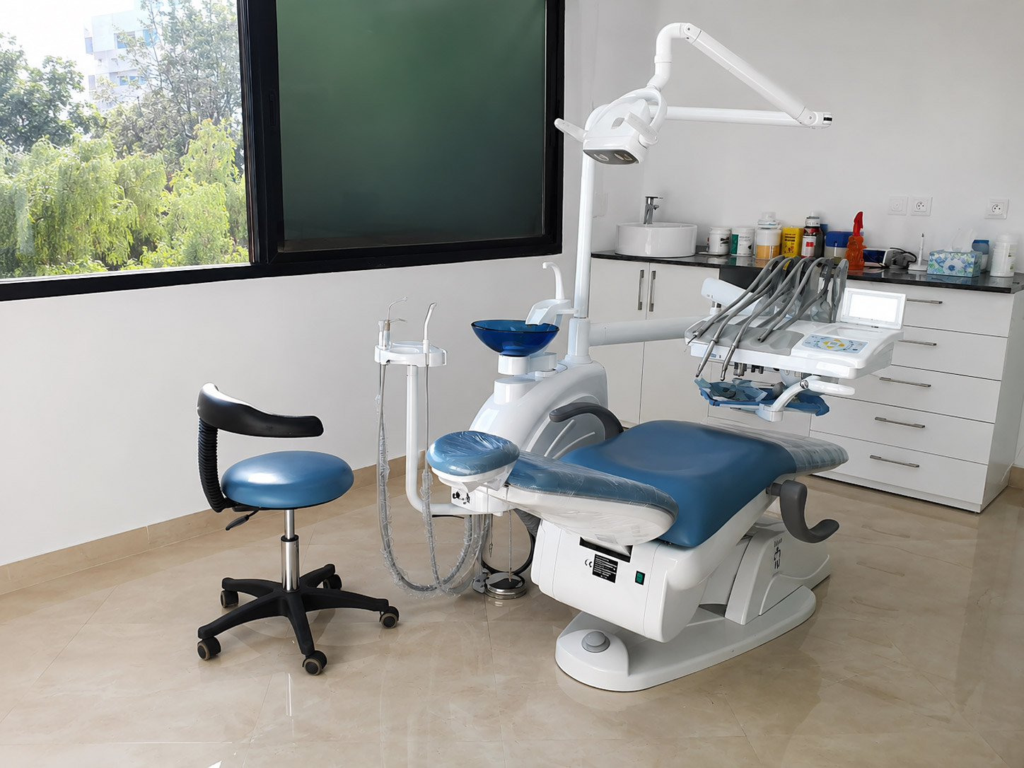 Salle de soins du cabinet Dr Ahmed Alaoui pour les soins esthétiques dentaires